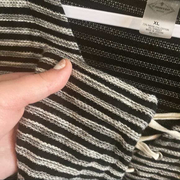 St John’s Bay Lace Up Striped Pullover Top Women's Size XL Black & White - Picture 5 of 5